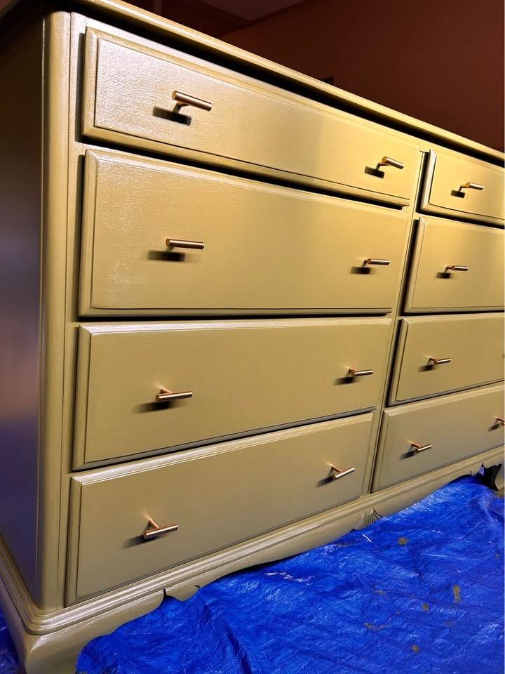 Vintage 8 Drawer Dresser - photo 2