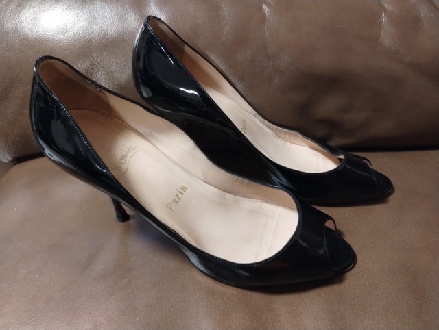 LOUBOUTIN-Peep Toe Pumps Womens SIze 39 USA 9