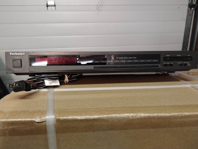 TECHNICS Quarts Synthesizer AM/FM Stereo Tuner ST-S76
