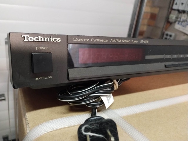 TECHNICS Quarts Synthesizer AM/FM Stereo Tuner ST-S76 - photo 2