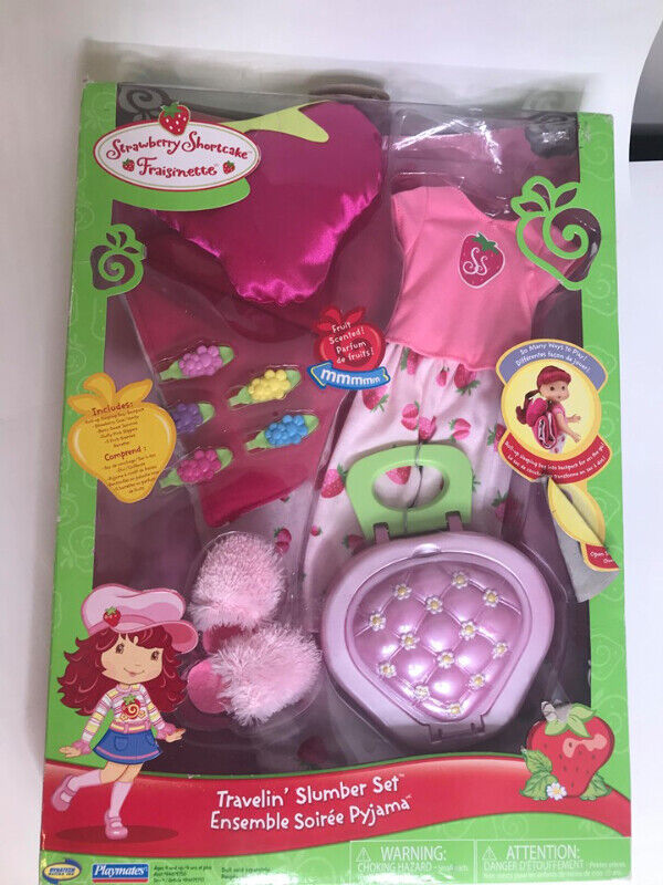 Playmates Strawberry Shortcake Travelin' Slumber Set 2006