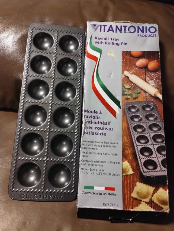 Vitantonio Non-Stick Ravioli Tray with 12 Cavities - photo 3