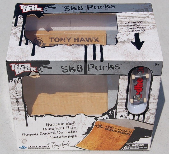 Spinmaster Sk8 Parks Tony Hawk Quarter Pipe w/Skatebo