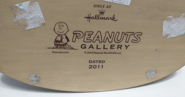 2011 Hallmark Snoopy Collectible - photo 3