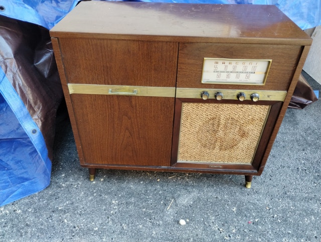 1950's Canadian Marconi Record Player - photo 2