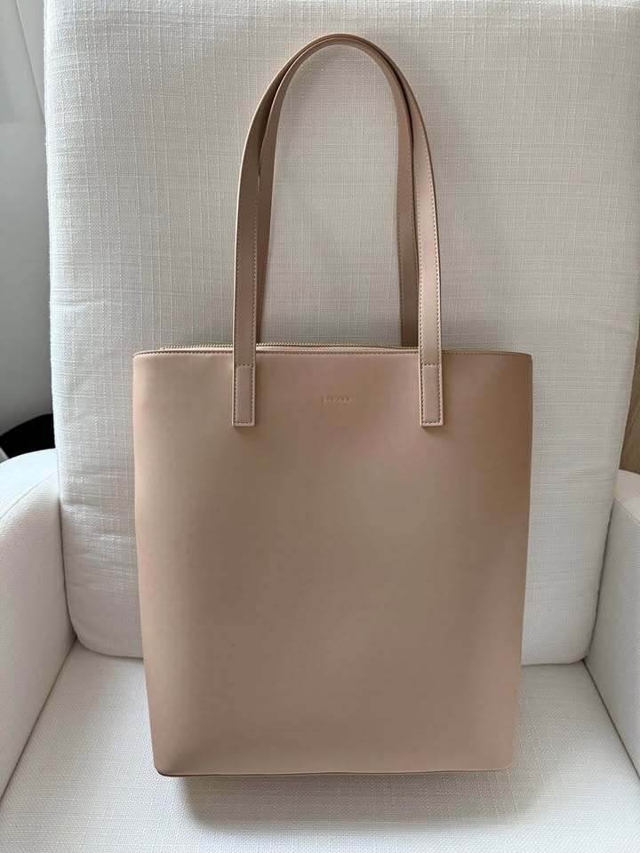 BNWT Samara vegan leather beige zipper tote bag