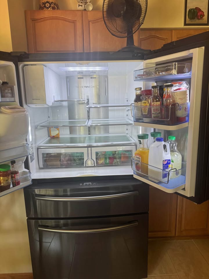 Samsung French door refrigerator - photo 2