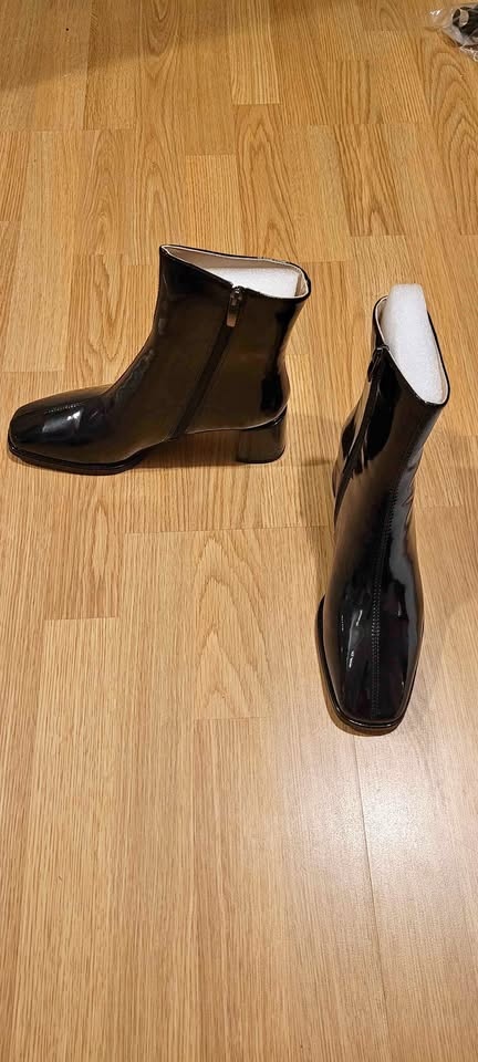 New boots size 9 patent leather