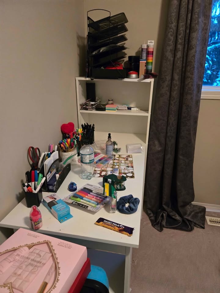 White desk - photo 2