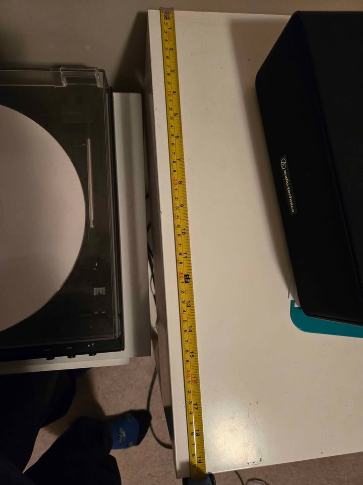 White desk - photo 3