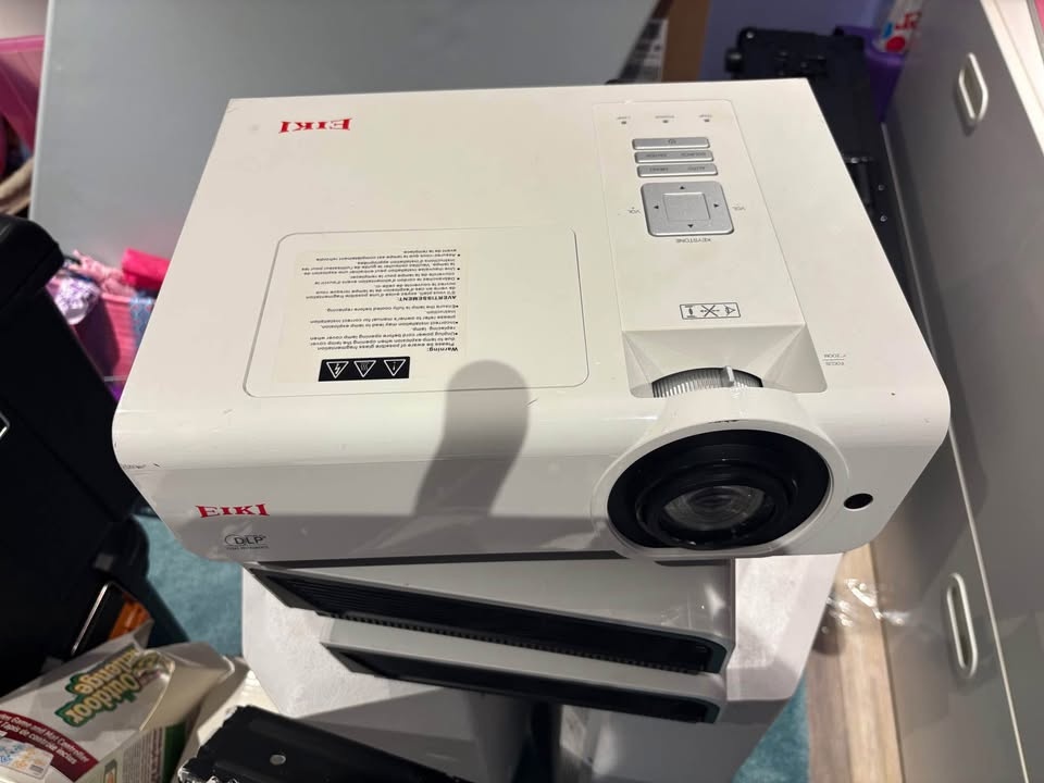 EIKI EK-400XA LCD Projector - photo 3