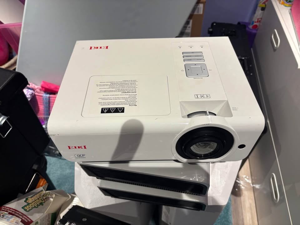 EIKI EK-400XA LCD Projector - photo 4