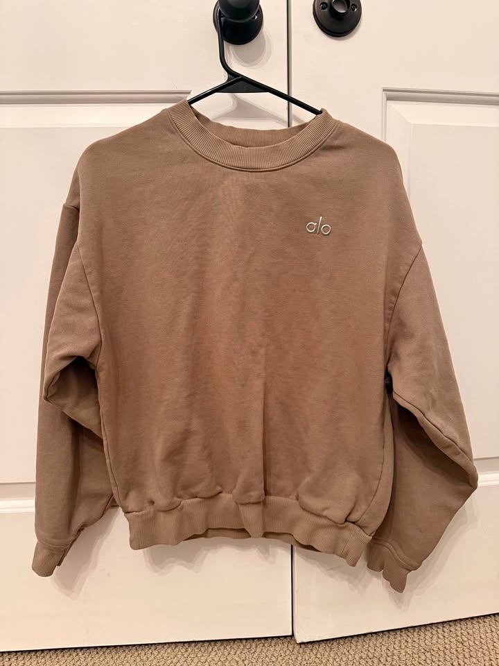 Alo Yoga “Accolade” Crewneck Pullover – Oversized Cozy Sweatshir