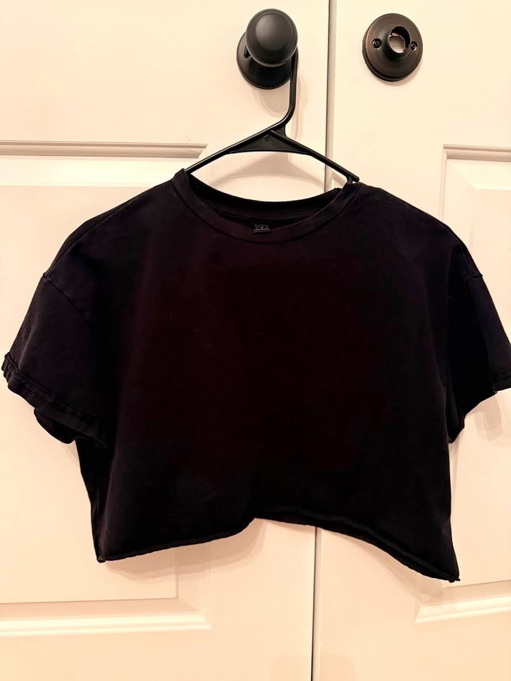 SHEIN Black Cropped Boxy Tee (Size S / EU 36)
