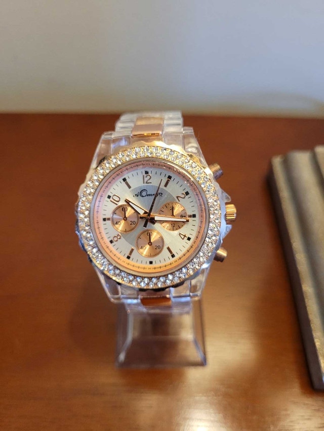 Brand New Women's Rose Gold Fashion Watch