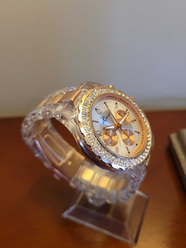 Brand New Women's Rose Gold Fashion Watch - photo 3