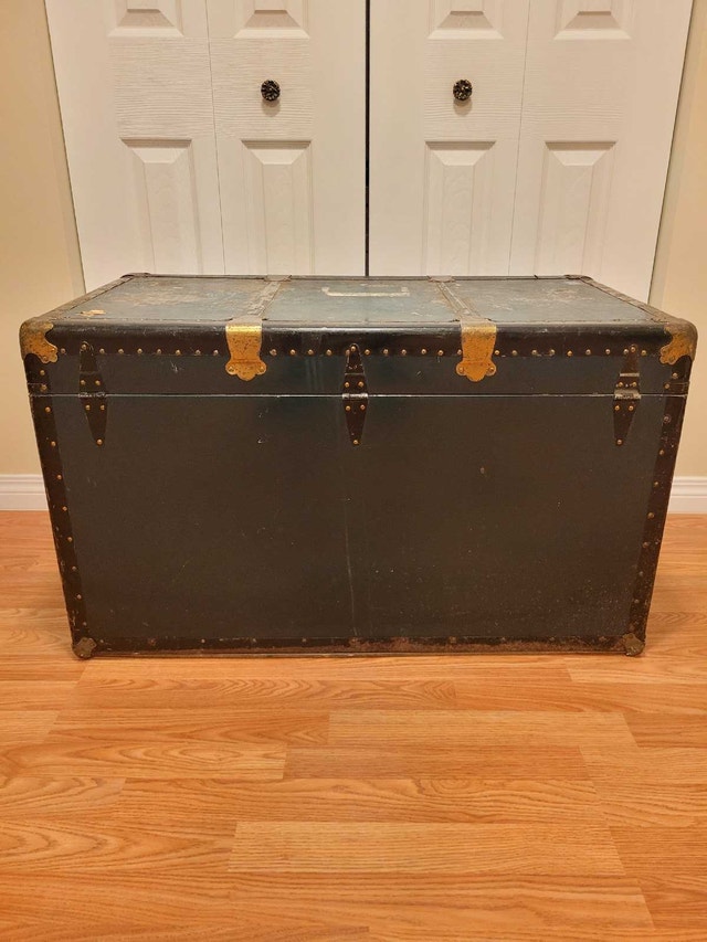 Antique EverGreen Storage Trunk - photo 2