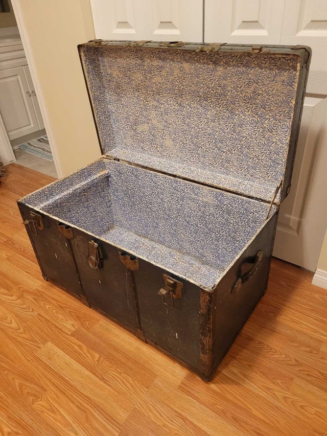 Antique EverGreen Storage Trunk - photo 3