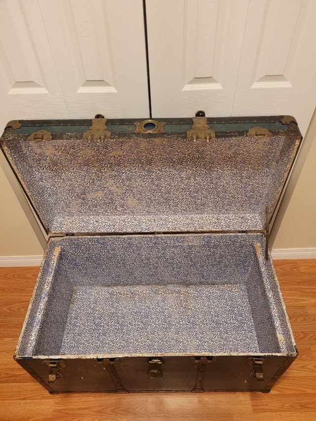 Antique EverGreen Storage Trunk - photo 4