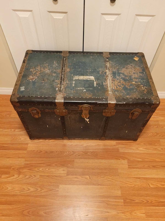 Antique EverGreen Storage Trunk - photo 5
