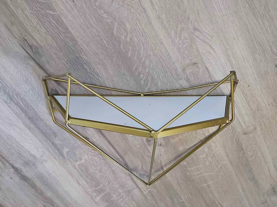 Decorative wall shelf