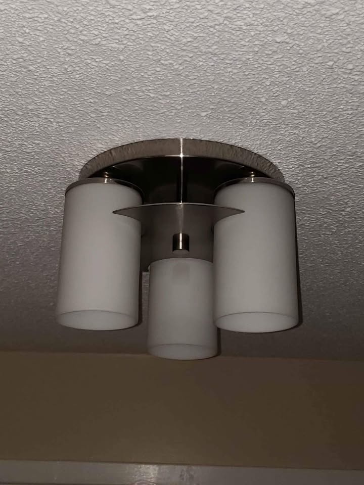 Light fixture - photo 2