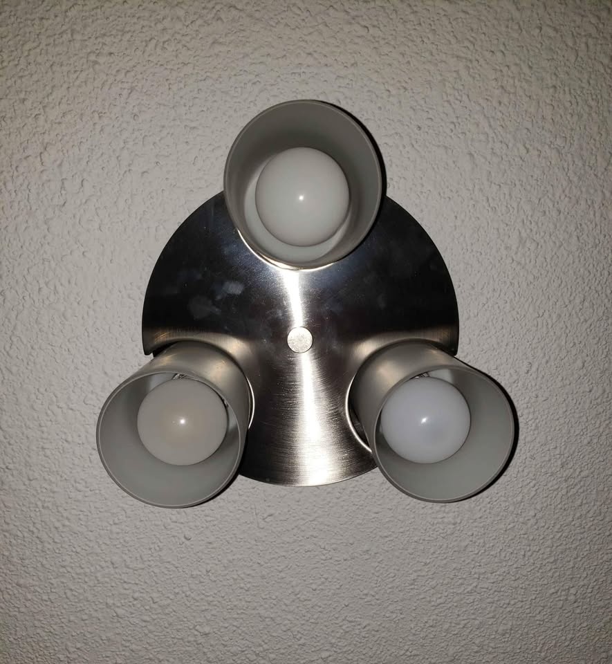 Light fixture - photo 3