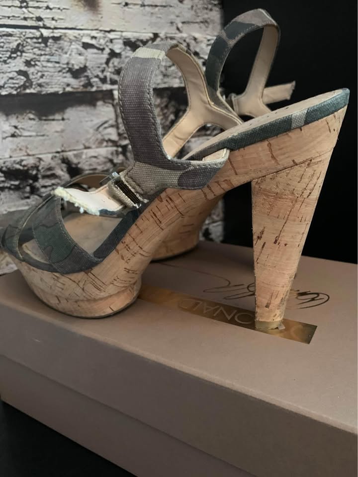 GUESS Camo High Heels - photo 2