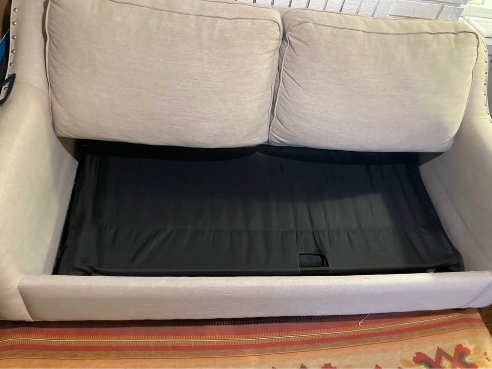 Pull out couch - photo 3