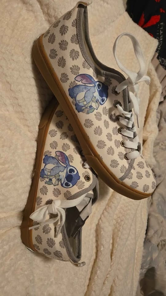 BRAND NEW STITCH WITH FROG SHOES SIZE 10 - photo 2