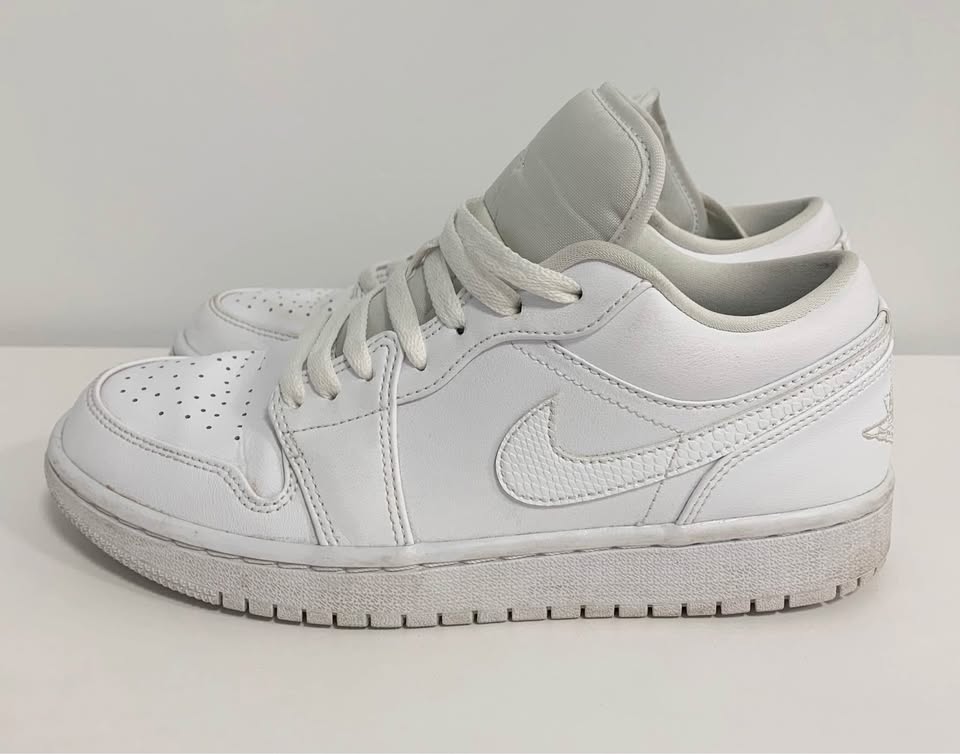Nike Air Jordan 1 Low Rise Sneakers size 7Y/Women’s 8 - photo 2