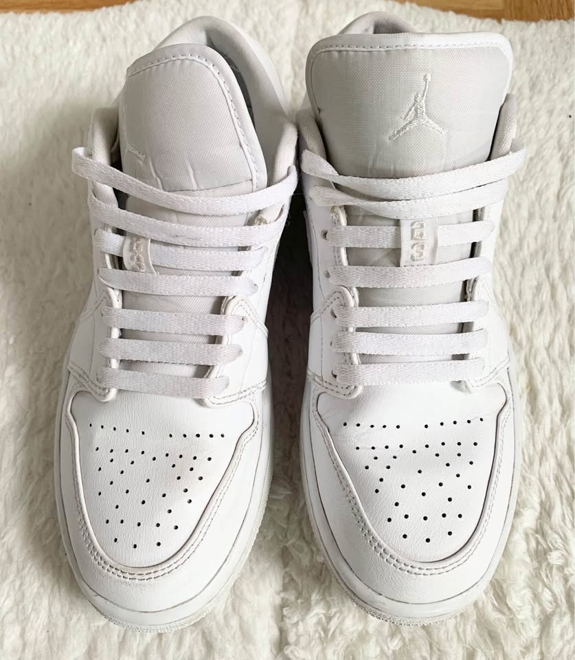 Nike Air Jordan 1 Low Rise Sneakers size 7Y/Women’s 8 - photo 3