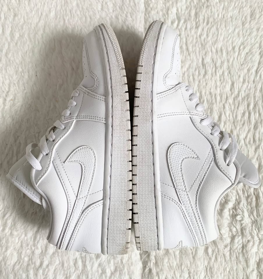 Nike Air Jordan 1 Low Rise Sneakers size 7Y/Women’s 8 - photo 5