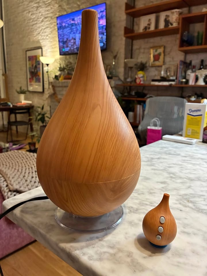 Objecto W4 hybrid humidifier with matching remote