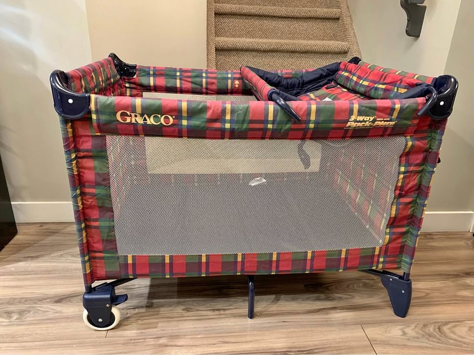 GRACO 3-Way Pack ‘N Play Baby Bassinet in Like New Condition!