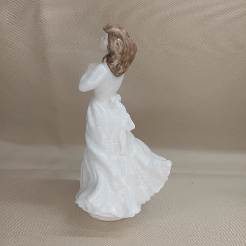 Royal Doulton Forget-Me-Not HN 1794 Figurine - photo 2