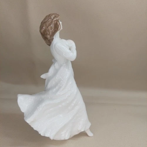 Royal Doulton Forget-Me-Not HN 1794 Figurine - photo 3