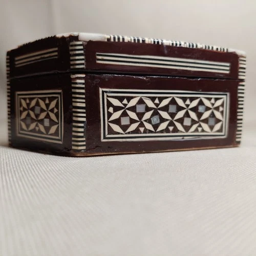 Vintage Egyptian Mother of Pearl Jewelry Box - photo 2