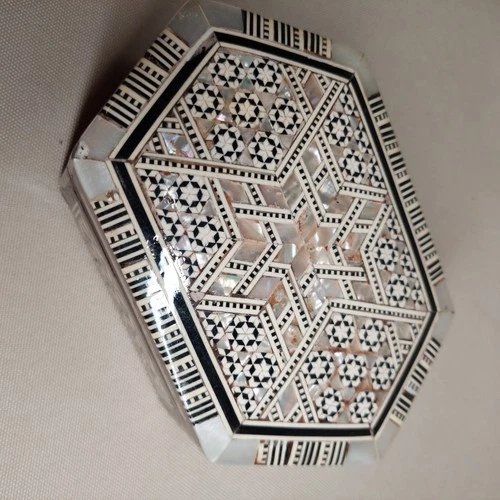 Vintage Egyptian Mother of Pearl Jewelry Box - photo 3