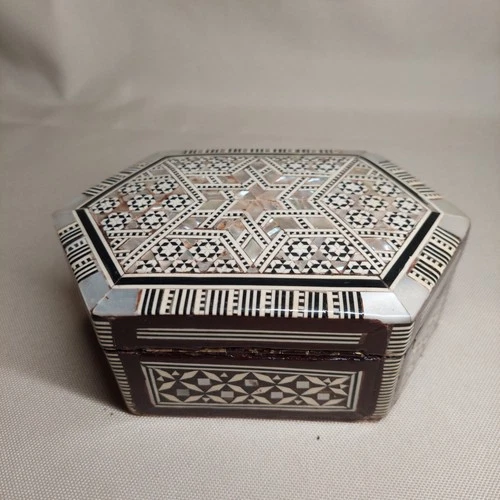Vintage Egyptian Mother of Pearl Jewelry Box - photo 4