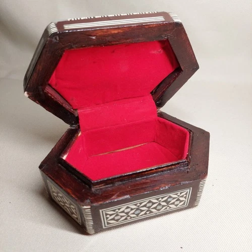 Vintage Egyptian Mother of Pearl Jewelry Box - photo 5