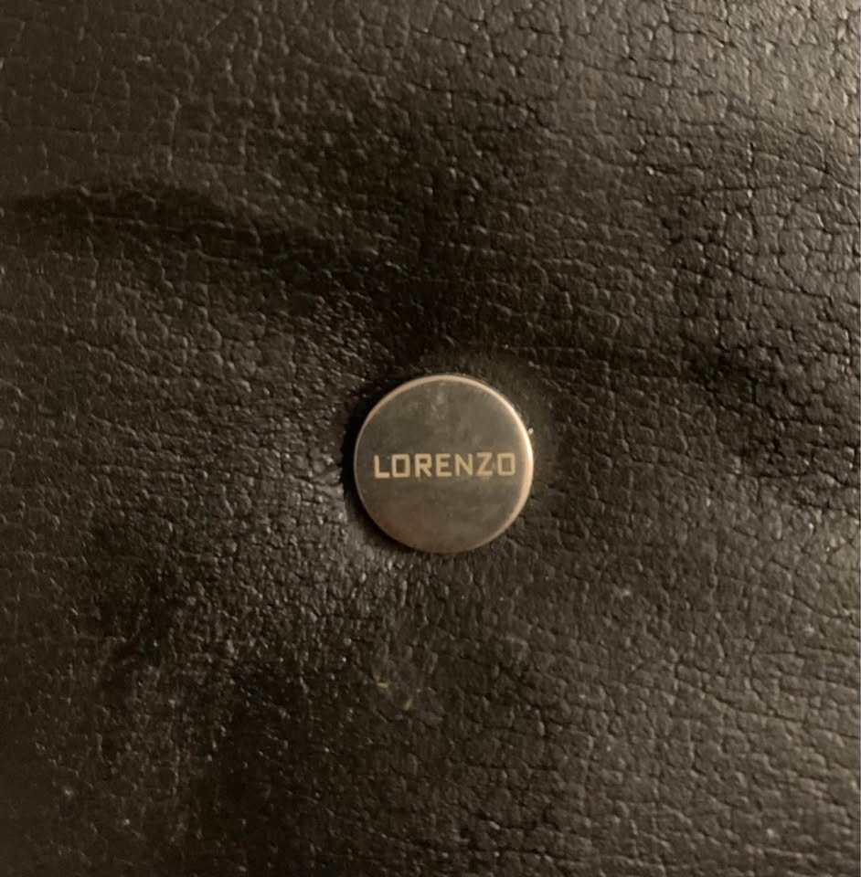 LORENZO Genuine Leather Single Couch in Very Good Condition! - photo 3