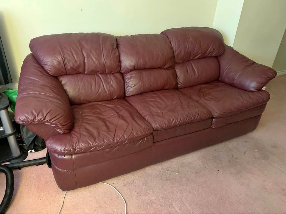 Genuine Leather Comfy Couch 3-Seater in Great Condition!