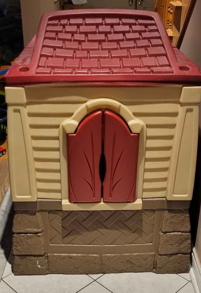Little Tykes Playhouse - photo 2