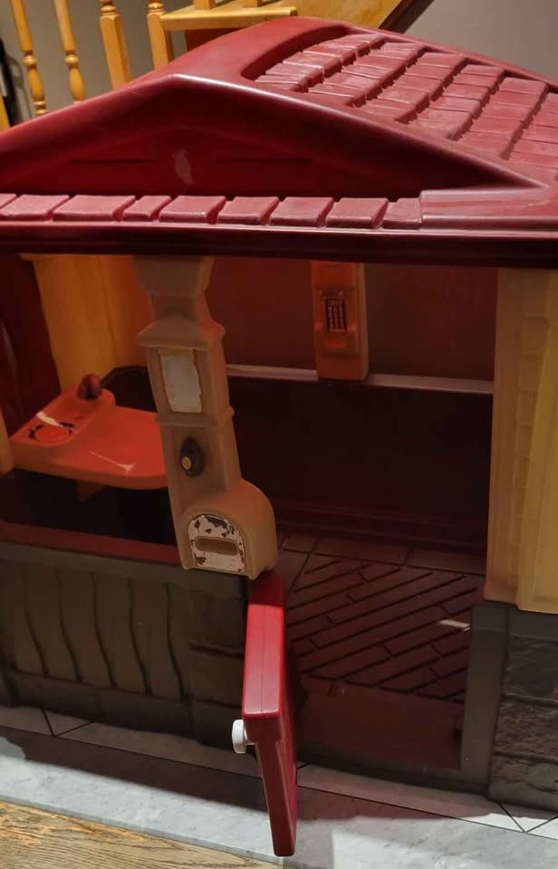 Little Tykes Playhouse - photo 3