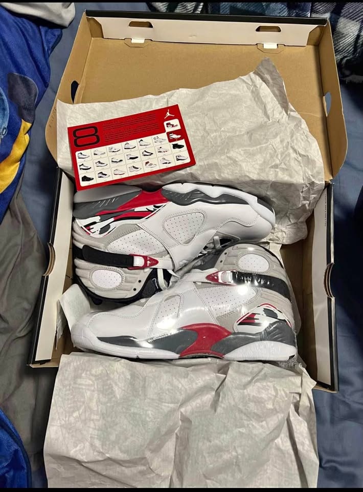 Men’s 9.5 2013 Air Jordan bugs bunny 8’s