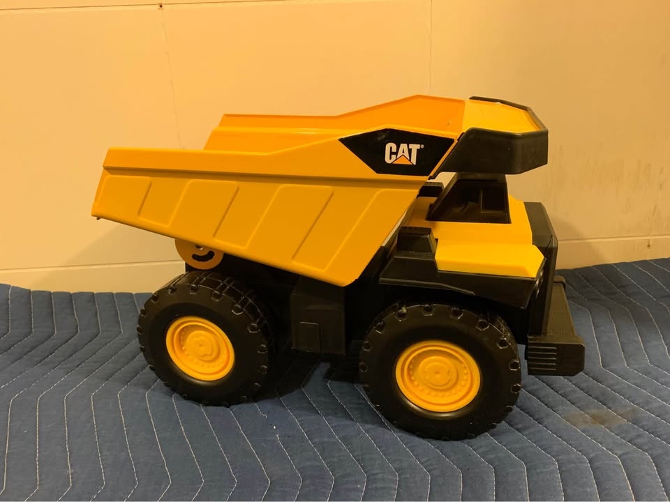 Free CAT Construction/Dump Truck Toy in Like New Condition! - photo 3