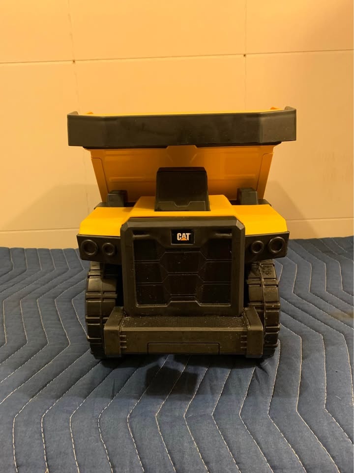 Free CAT Construction/Dump Truck Toy in Like New Condition! - photo 4