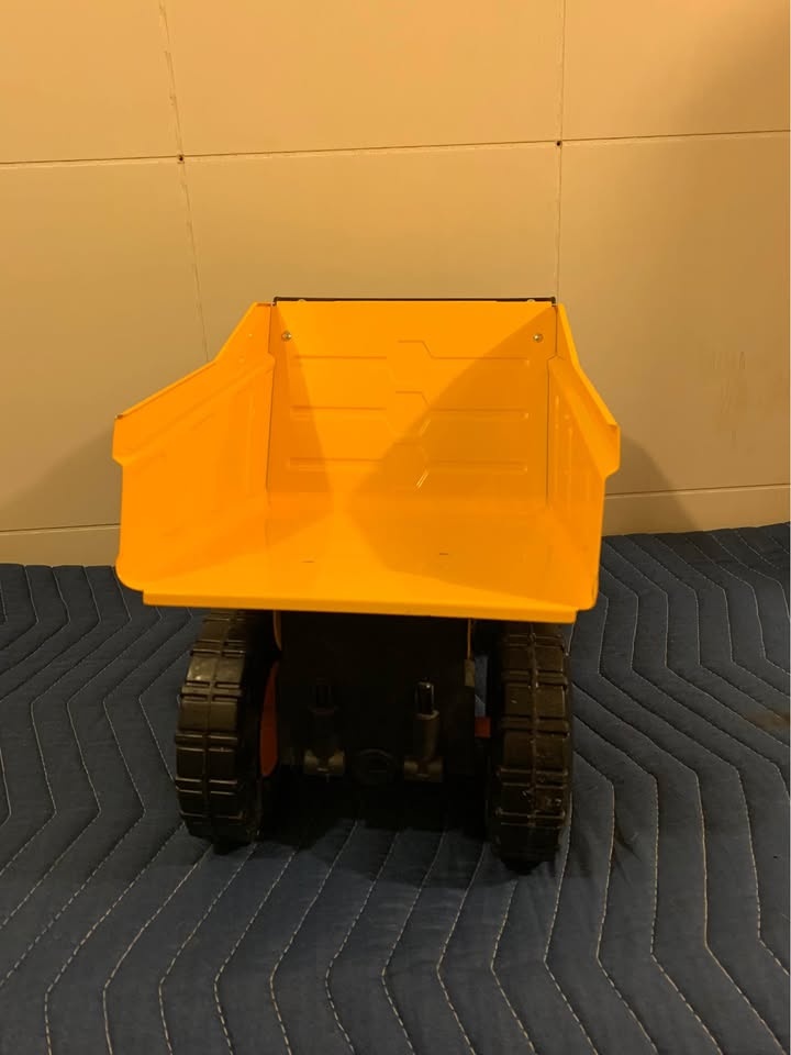 Free CAT Construction/Dump Truck Toy in Like New Condition! - photo 5