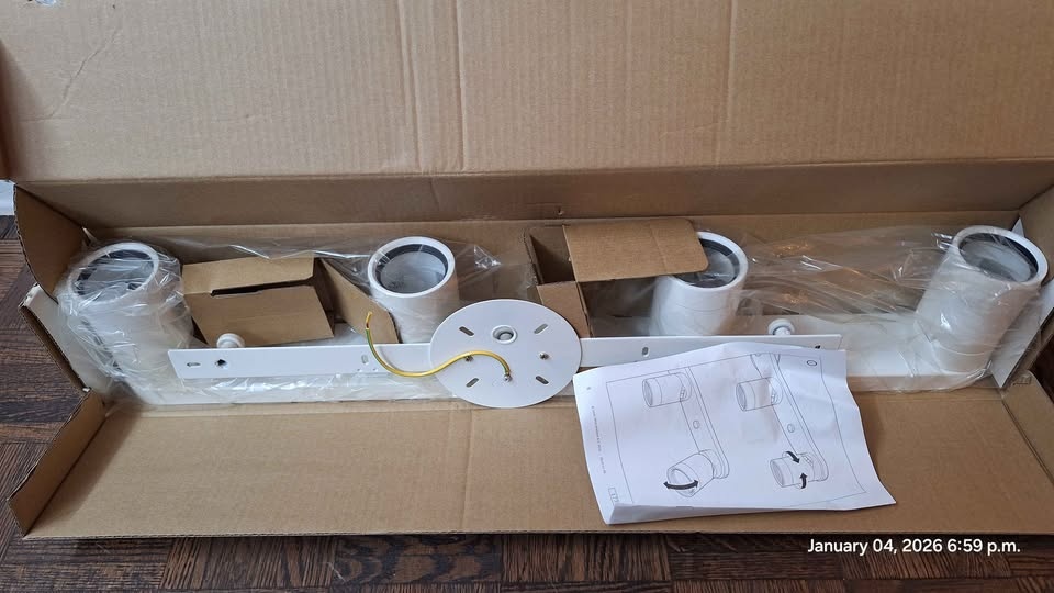 Brand New 4-Light Track light - photo 2